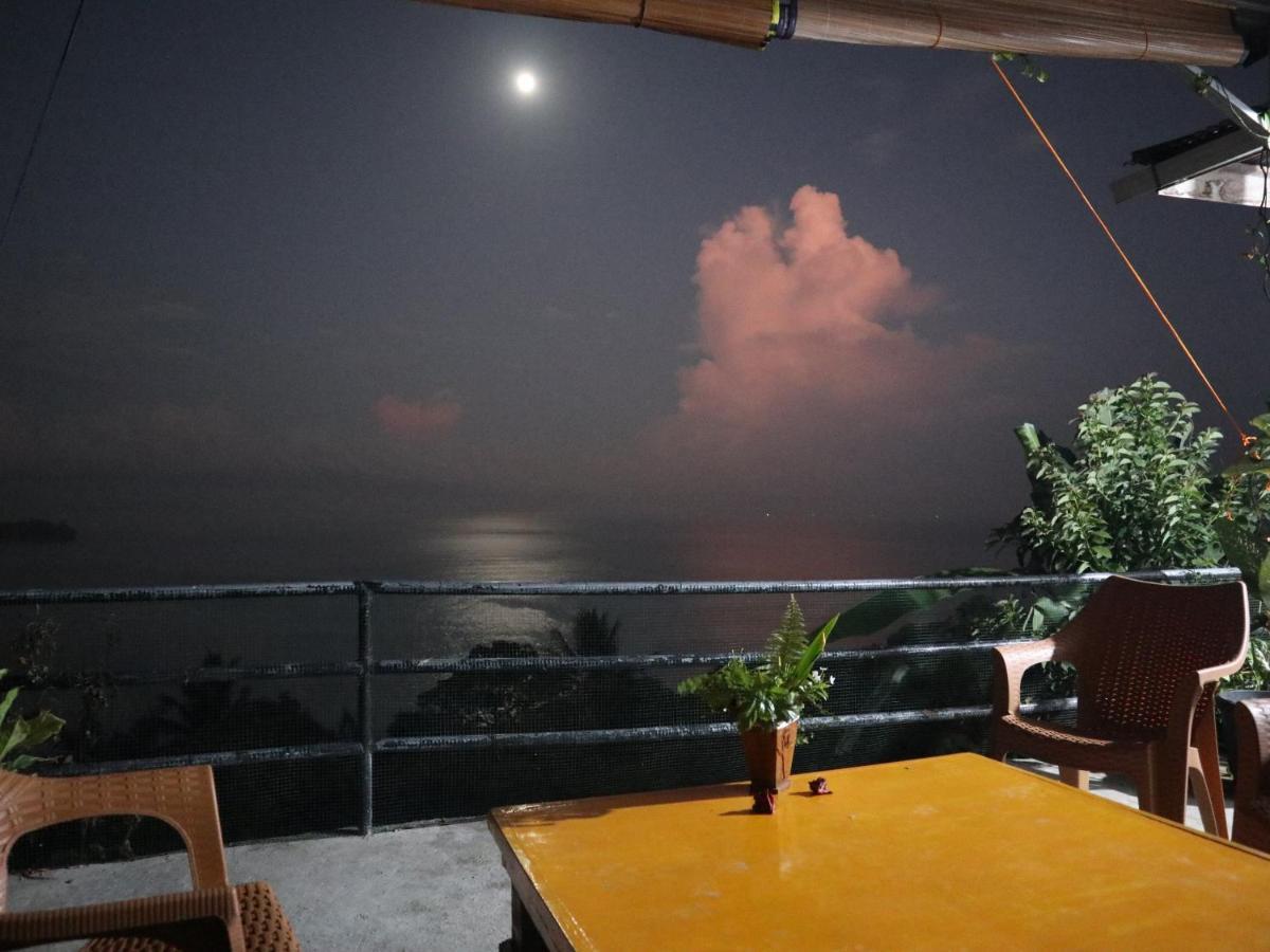 The View Padang, Amazing View, 8 Mins Mentawai Fast Ferry, Cold Beer,Close To Restaurants פדאנג מראה חיצוני תמונה