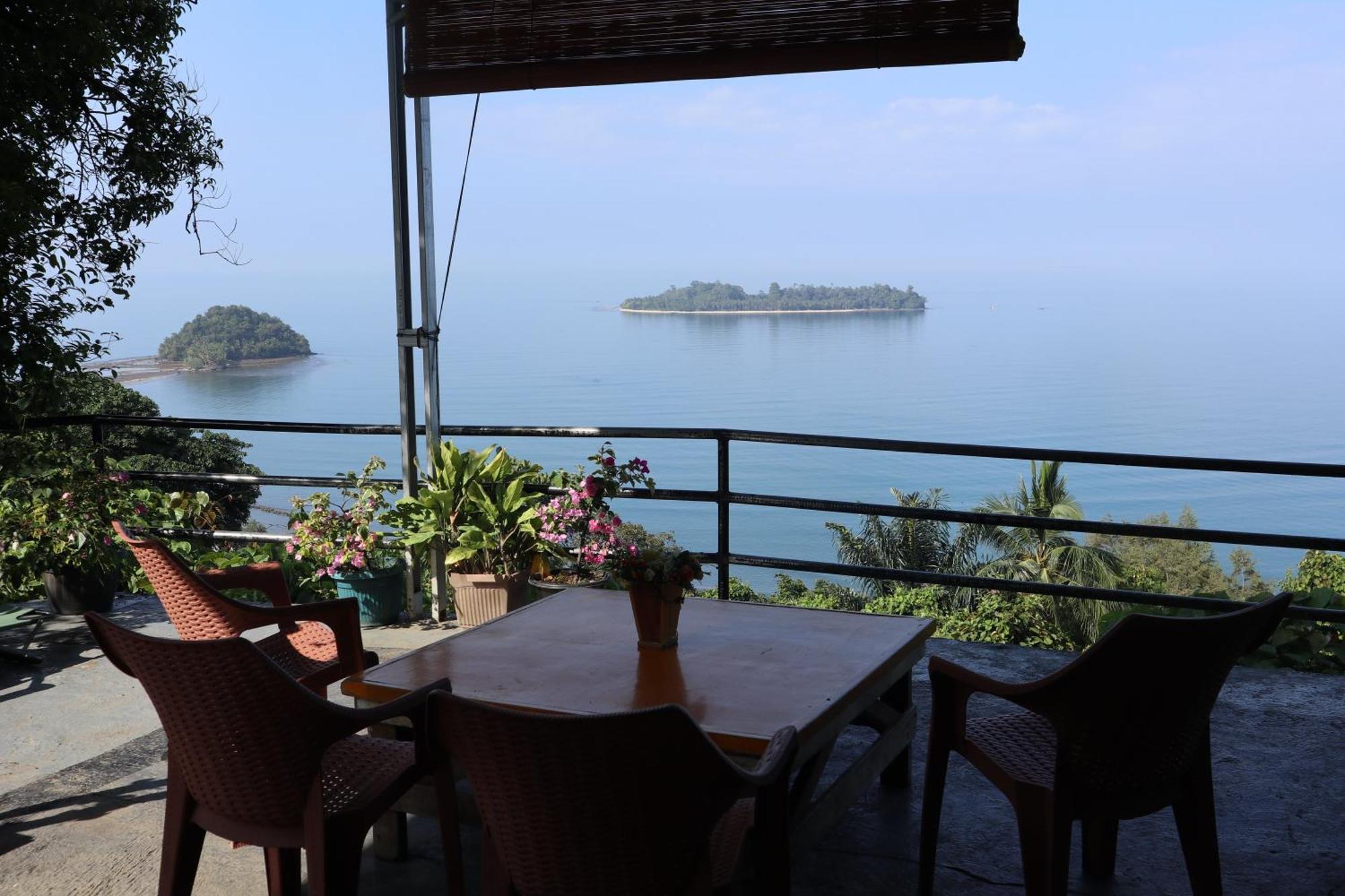 The View Padang, Amazing View, 8 Mins Mentawai Fast Ferry, Cold Beer,Close To Restaurants פדאנג מראה חיצוני תמונה