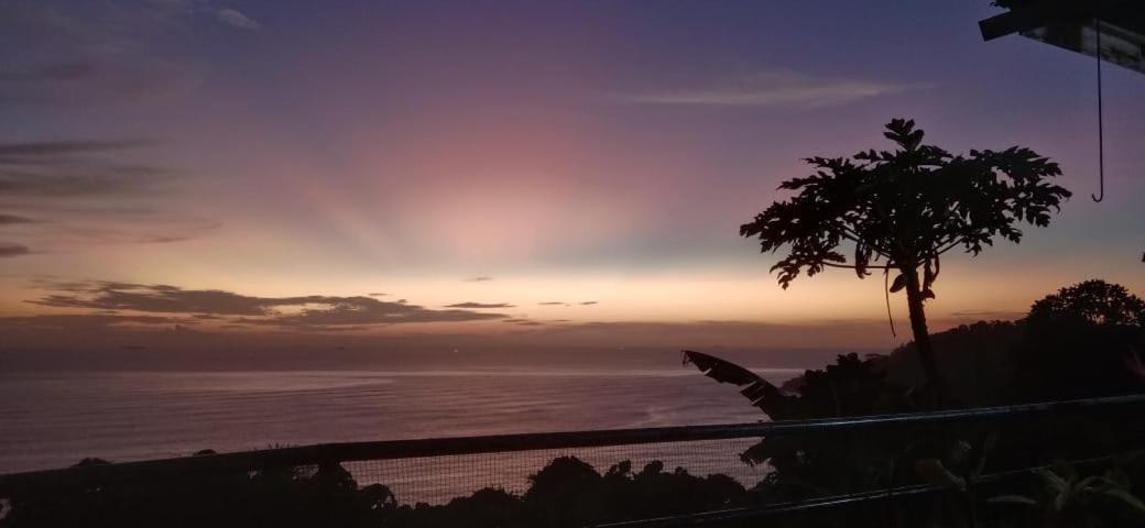 The View Padang, Amazing View, 8 Mins Mentawai Fast Ferry, Cold Beer,Close To Restaurants פדאנג מראה חיצוני תמונה