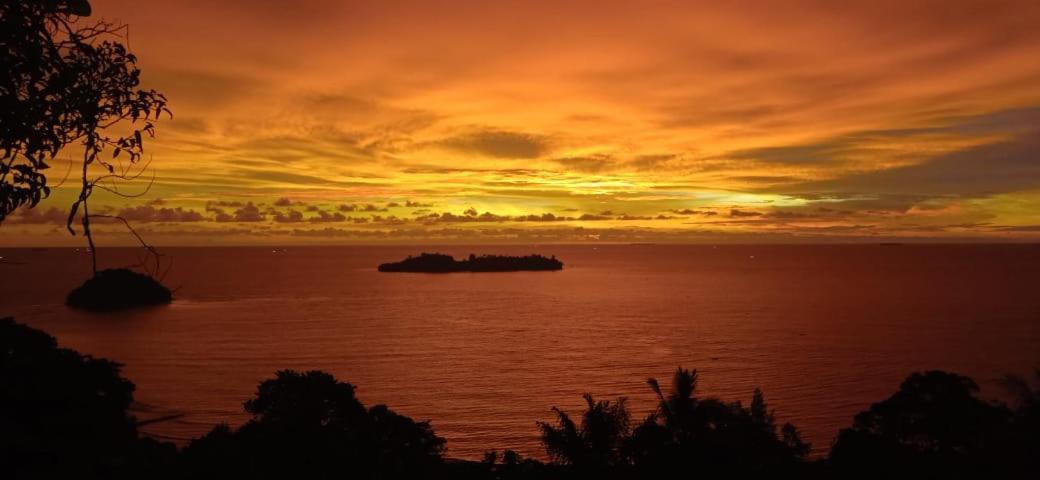 The View Padang, Amazing View, 8 Mins Mentawai Fast Ferry, Cold Beer,Close To Restaurants פדאנג מראה חיצוני תמונה