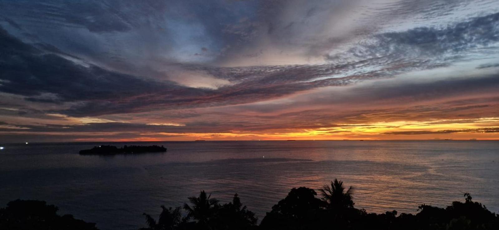 The View Padang, Amazing View, 8 Mins Mentawai Fast Ferry, Cold Beer,Close To Restaurants פדאנג מראה חיצוני תמונה