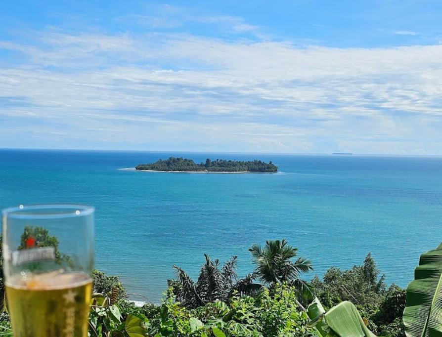 The View Padang, Amazing View, 8 Mins Mentawai Fast Ferry, Cold Beer,Close To Restaurants פדאנג מראה חיצוני תמונה